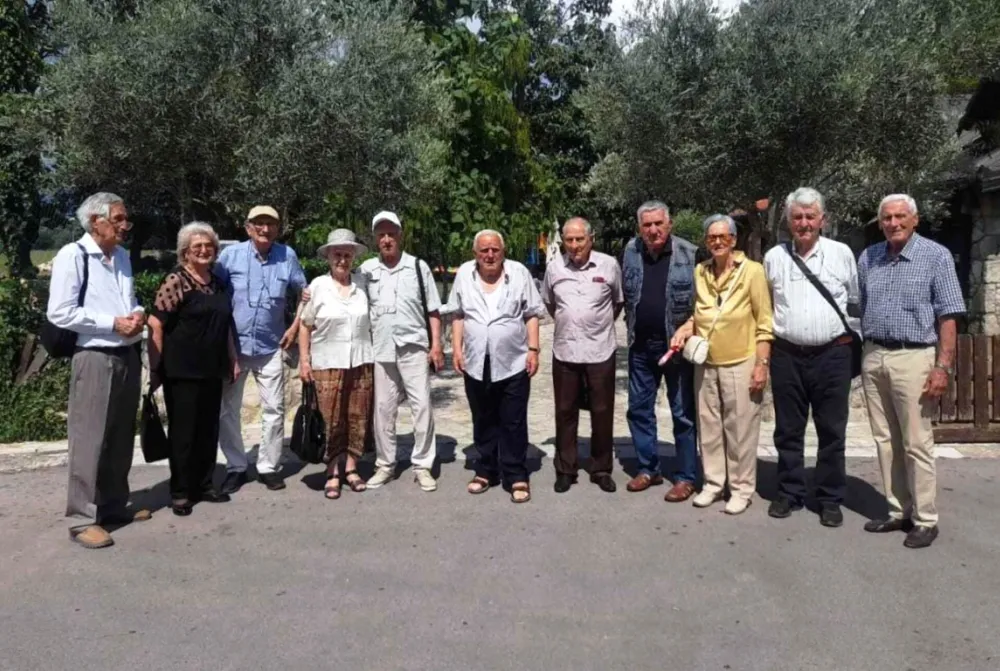 Posljednja generacija nik&scaron;ićkih učitelja&nbsp;čuva&nbsp;uspomenu na &scaron;kolu koje vi&scaron;e nema