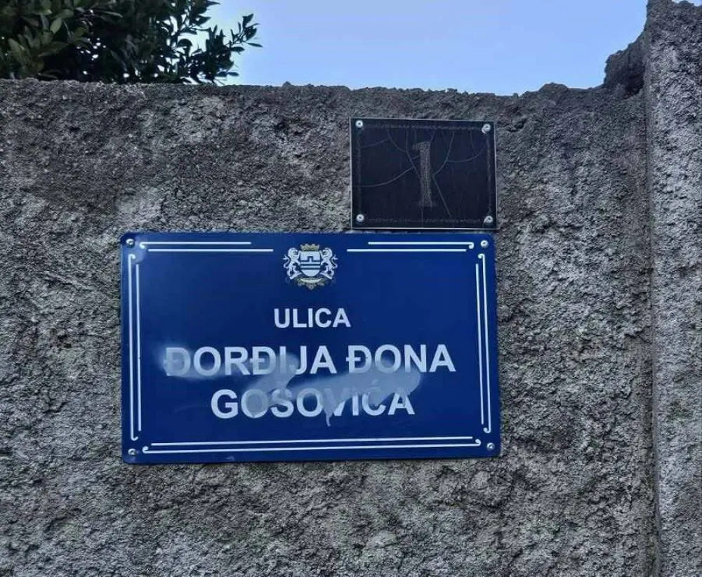 Oskrnavljen simbol sjećanja na pregaoca Đorđija Đona Go&scaron;ovića