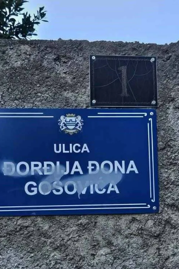 Oskrnavljen simbol sjećanja na pregaoca Đorđija Đona Go&scaron;ovića
