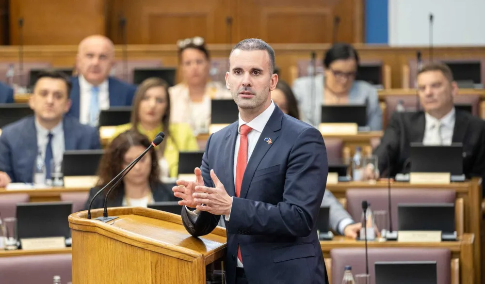 Za Spajića Vlada nije glomazna, ali je previ&scaron;e poslanika