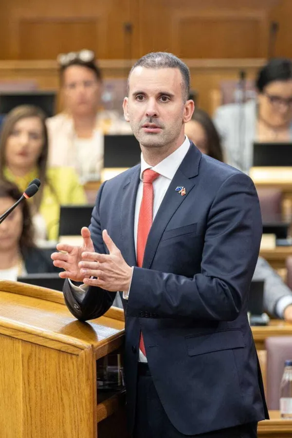 Za Spajića Vlada nije glomazna, ali je previ&scaron;e poslanika