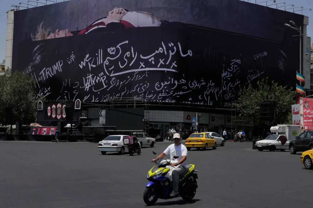 (UŽIVO) Njujork tajms: Manjak raketa razlog za odlaganja američkih napada; Iran: Nanijeli smo ozbiljnu &scaron;tetu bazama SAD