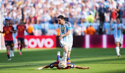(VIDEO) Pogledajte &scaron;ta je Mesi poklonio saigračima pred finale Svjetskog prvenstva
