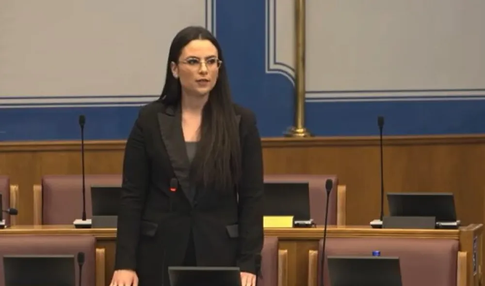 Popović: Spajić ponovo slagao javnost, državni sekretar Tripković dobio besplatnu avionsku kartu