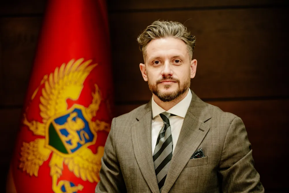 Radovanić za "Dan": Partijski interesi ispred potreba građana