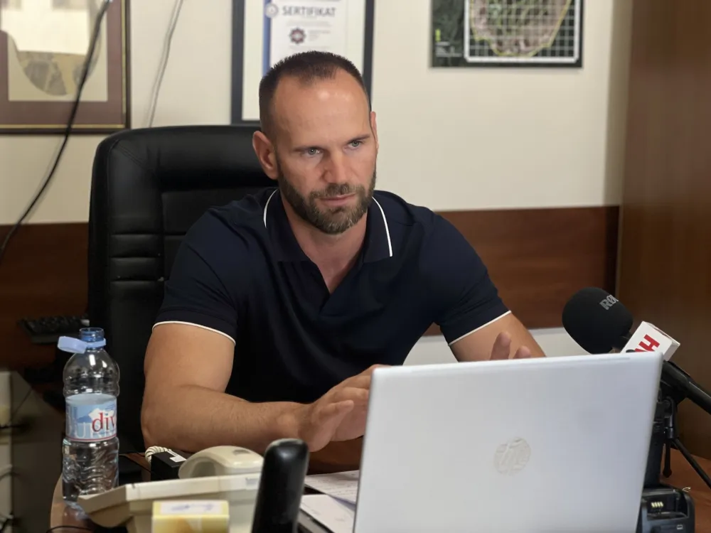 Obilne padavine napravile probleme u Podgorici: Vatrogasci od jutros ispumpavaju vodu iz objekata
