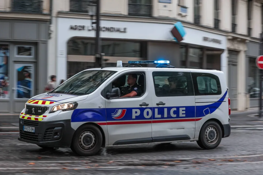 Napad u Parizu: Tri žene izbodene, među njima i trudnica