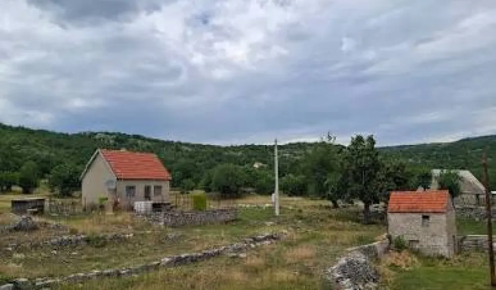Jači vjetar, grmljavina ili ki&scaron;a gase struju u Banjanima i Rudinama