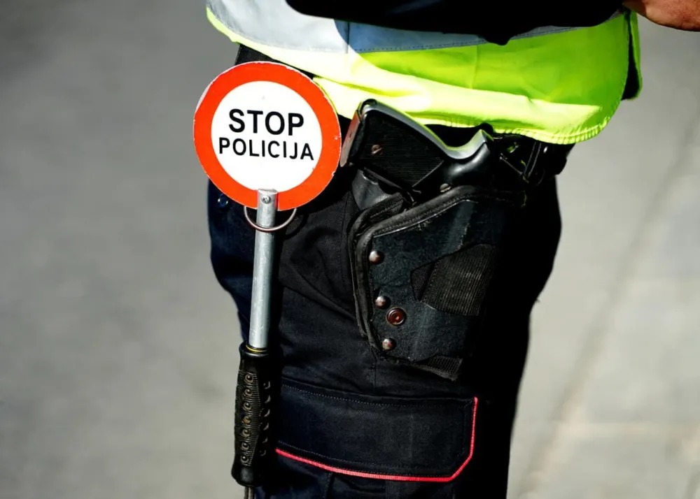 Za 24 sata 23 saobraćajne nezgode, poginula jedna osoba