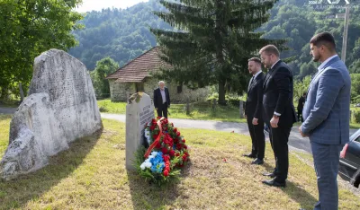 Koprivica položio vijenac na spomen-obilježje u Velici