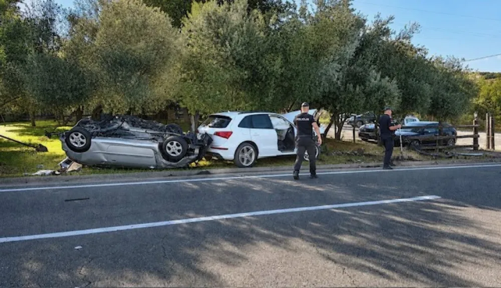 (FOTO) Udes na ulazu u Podgoricu: Poginula djevojka, te&scaron;ko povrijeđena jedna osoba