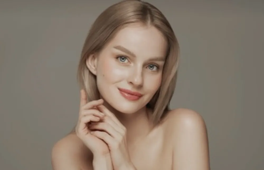 "Clean girl" ljepota i dalje osvaja: Minimalna &scaron;minka koja nagla&scaron;ava prirodan izgled
