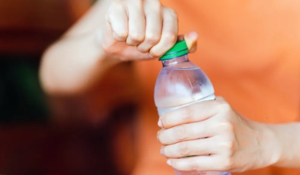Koliko dugo smijemo da koristimo istu plastičnu fla&scaron;u? Ljekari upozoravaju na rizik