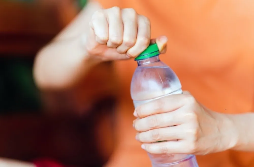 Koliko dugo smijemo da koristimo istu plastičnu fla&scaron;u? Ljekari upozoravaju na rizik