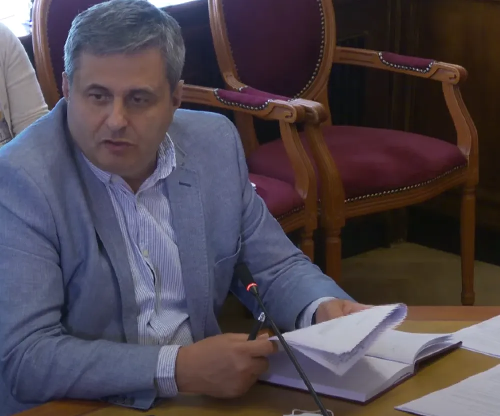 Savić birala kumu za direktoricu, Radunović glasao za "Srpsku kuću"