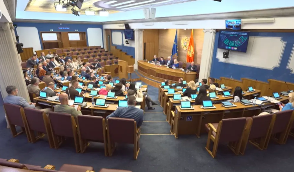 Poslanici danas glasaju o inicijativi GP URA za povećanje penzija