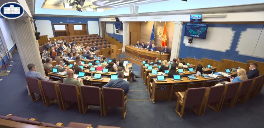 Poslanici danas glasaju o inicijativi GP URA za povećanje penzija