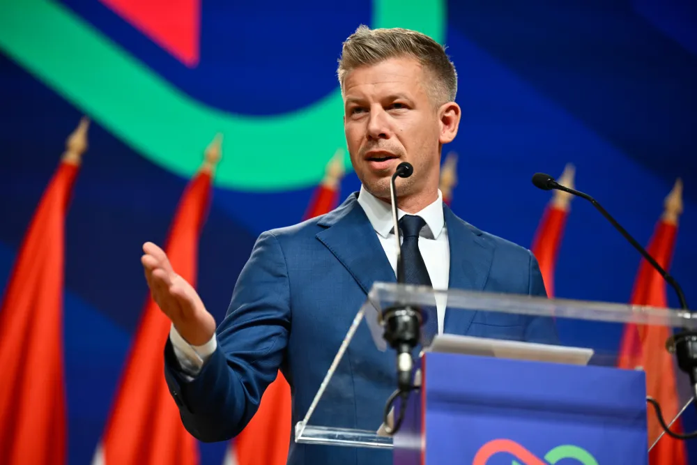 Peter Mađar na konferenciji za medije, u ponedjeljak, dan nakon istorijskih izbora