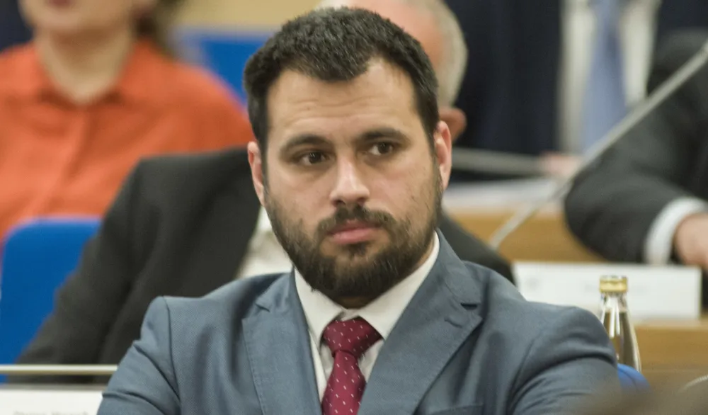 Stefan Ve&scaron;ović, sjednica skupstine glavnog grada