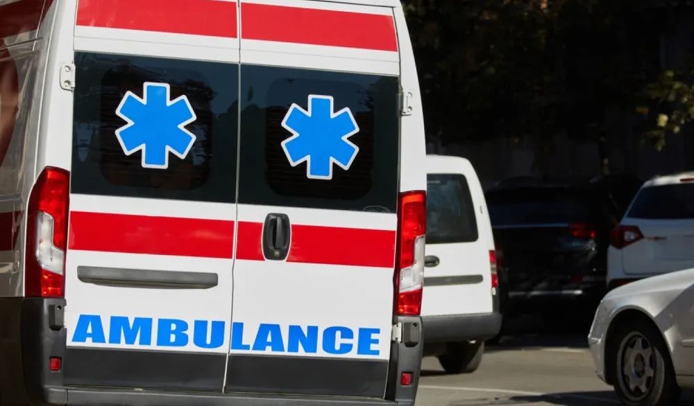 Te&scaron;ka nesreća u Rumuniji: Minibus sa fudbalerima Dinama udario u drvo, poginuo jedan član kluba