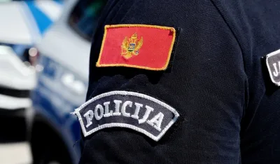 Podgorica: Automobil zavr&scaron;io na krovu, jedna osoba povrijeđena