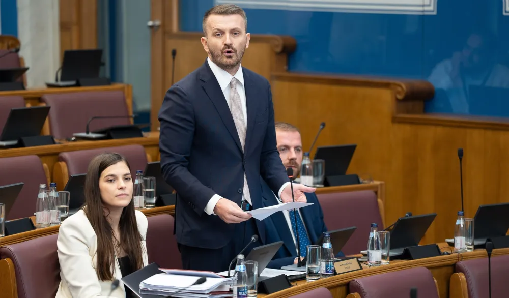 MJU: Usvojen Zakon o lokalnim službenicima i namje&scaron;tenicima, profesionalizam ispred politike