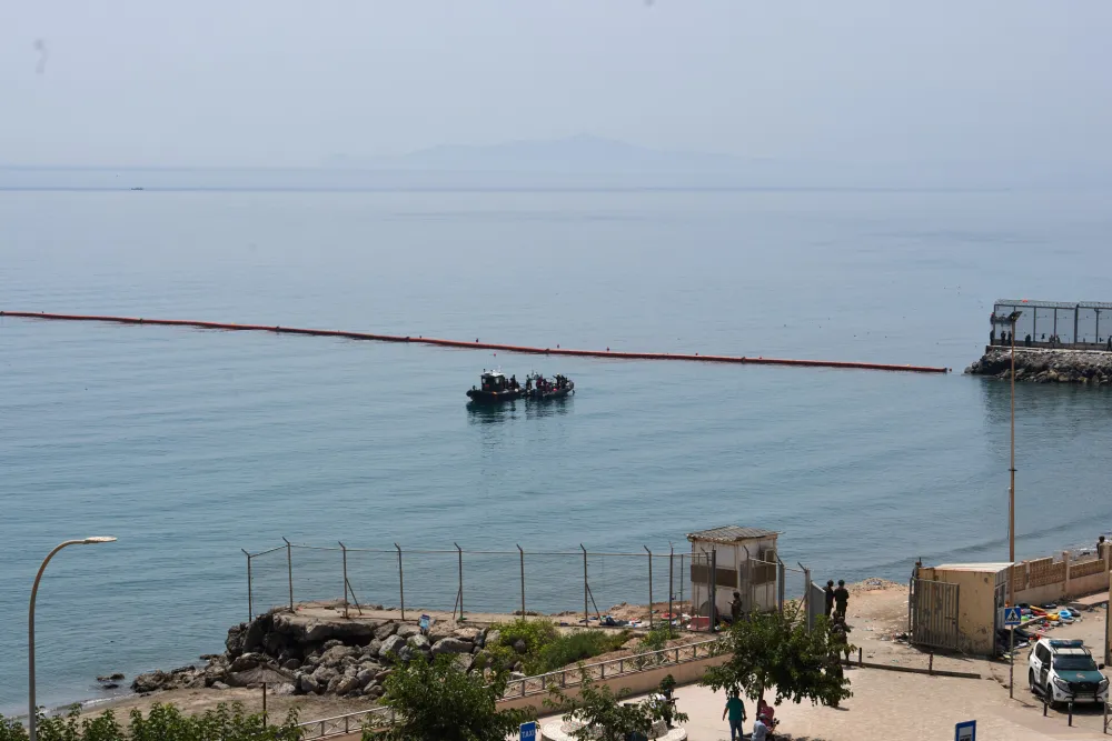 &Scaron;panija postavlja za&scaron;titnu barijeru dugu 500 metara na morskoj granici