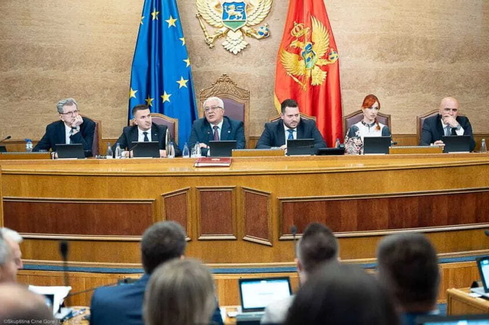 Sagovornici "Dana": Pritisak Brisela Skup&scaron;tinu drži u evropskoj agendi