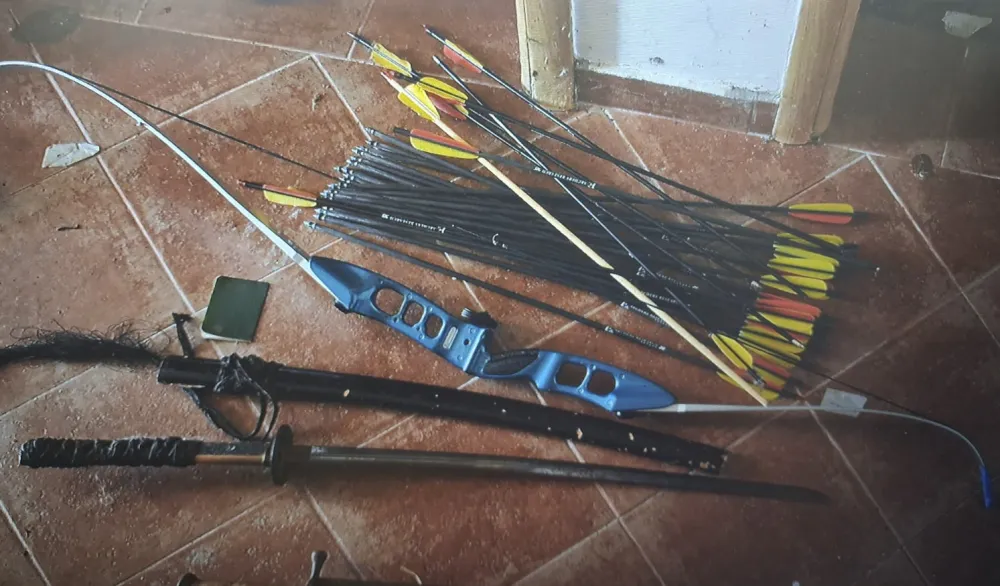 Bar: Pretresom stana osumnjičenog policija prona&scaron;la i oduzela municiju, patrone, kapisle, hladno oružje