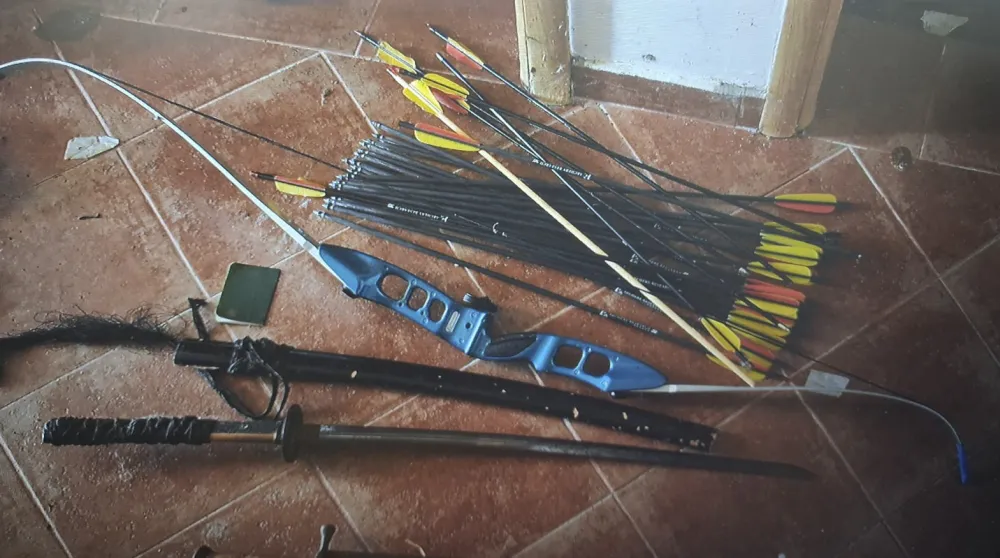Bar: Pretresom stana osumnjičenog policija prona&scaron;la i oduzela municiju, patrone, kapisle, hladno oružje