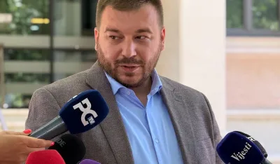 Krstović: Đeljo&scaron;aja žuljaju granice Crne Gore, ali ne i fotelja potpredsjednika Vlade