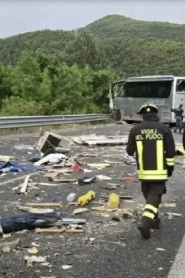 Stravična nesreća u Italiji: Kamper se zakucao u turistički autobus, &scaron;estoro mrtvih