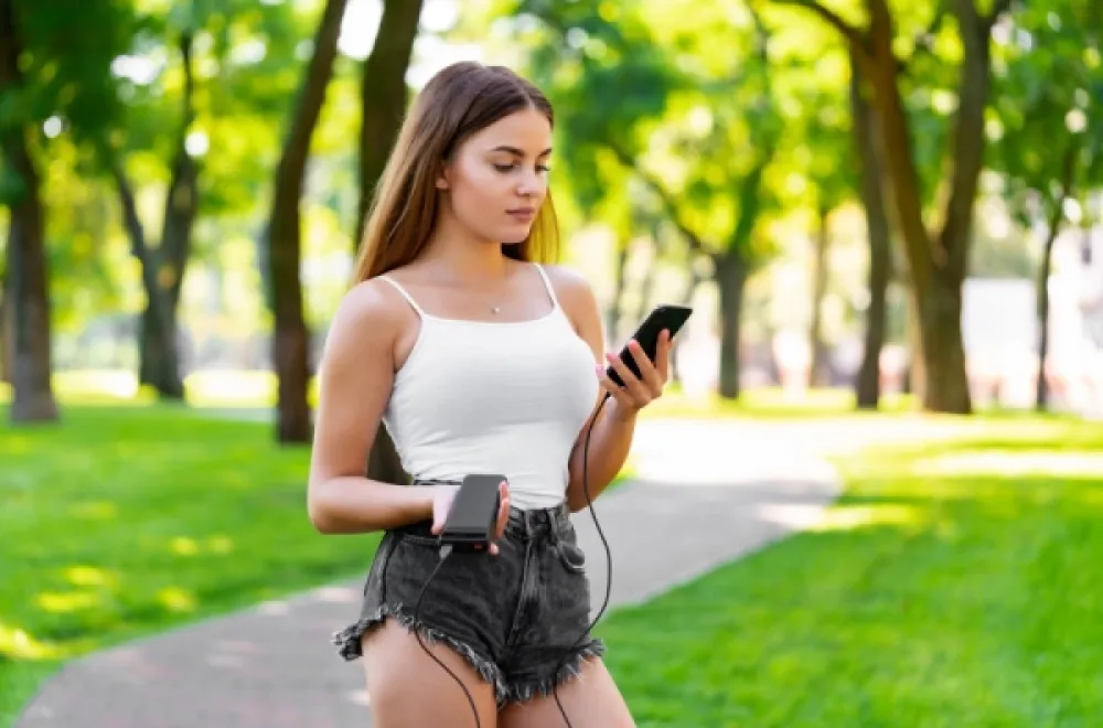 Da li smijete da koristite telefon dok se puni? Istina o bateriji koja će vas iznenaditi