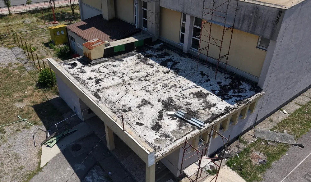 (VIDEO) Poplava uni&scaron;tila dio zgrade O&Scaron; "Vuk Karadžić", moguće odlaganje&nbsp;nastave&nbsp;
