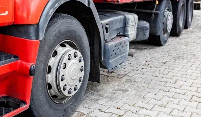 Loznica: Kamion usmrtio dvojicu radnika na održavanju puta