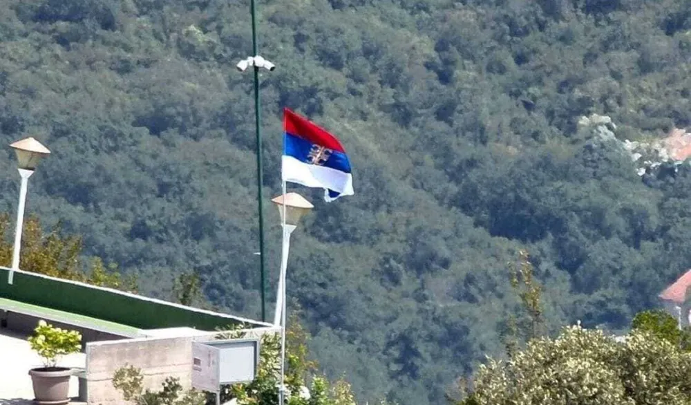 Na teritoriji Crne Gore istaknuta srpska zastava