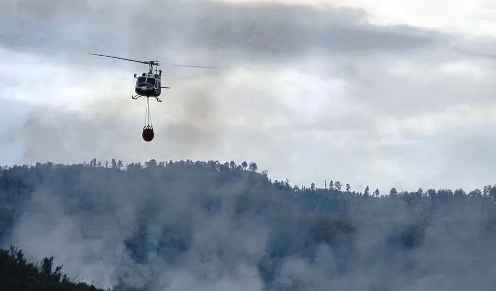 (VIDEO) Požar kod Trebinja ne jenjava: Aktiviralo se minsko polje, u pomoć stigao i helikopeter