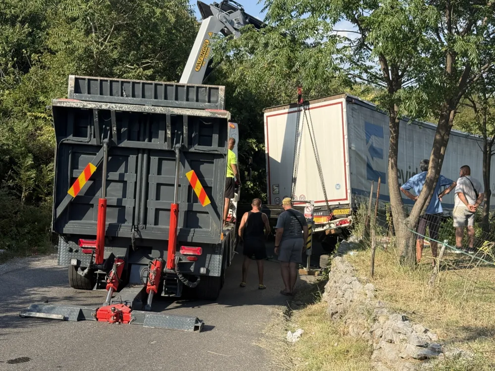 (VIDEO) &Scaron;leper o&scaron;tetio ogradu mosta preko &Scaron;iralije