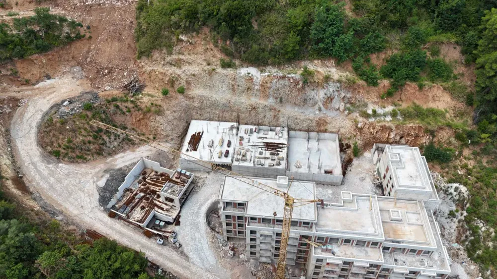 Prijetnja od izbijanja klizi&scaron;ta na brdu iznad Budve: Spas može da sklizne