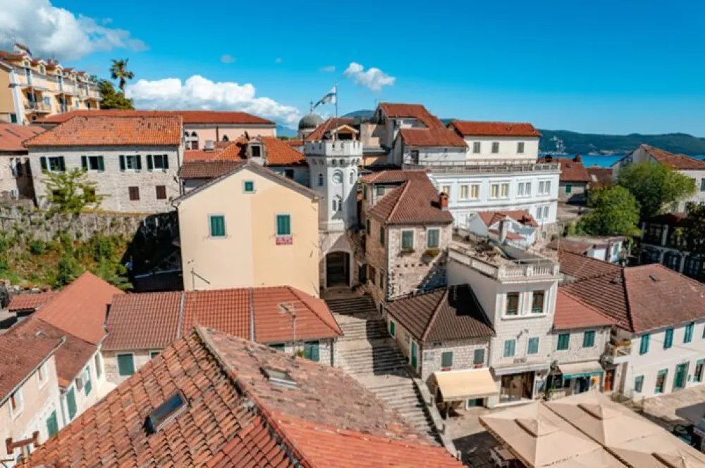 U Herceg Novom skoro 30 hiljada gostiju