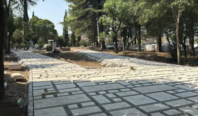 U parku Ivana Milutinovića grade pje&scaron;ačke staze: Popločavaju stare koridore