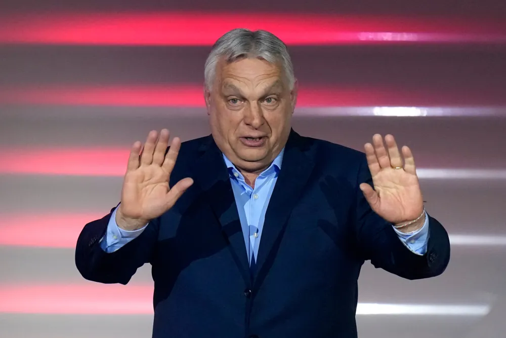 (VIDEO) Orban u Guči: Muzičari mu svirali na uho, on uživao u rakiji