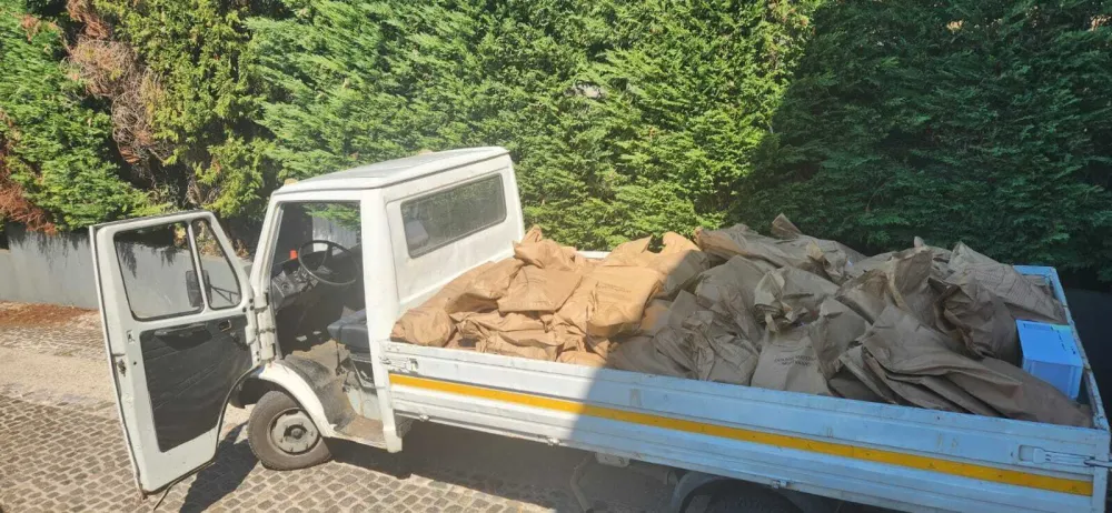 Podgorica: Vi&scaron;e od 50 stranih državljana zatečeno u iznajmljenom objektu, oduzeta sofisticirana digitalna oprema i novac