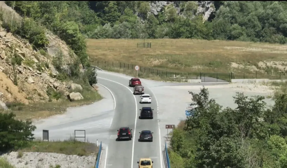 Kontrole saobraćaja dronom: U Mojkovcu 15 vozača sankcionisano zbog nepropisnog preticanja