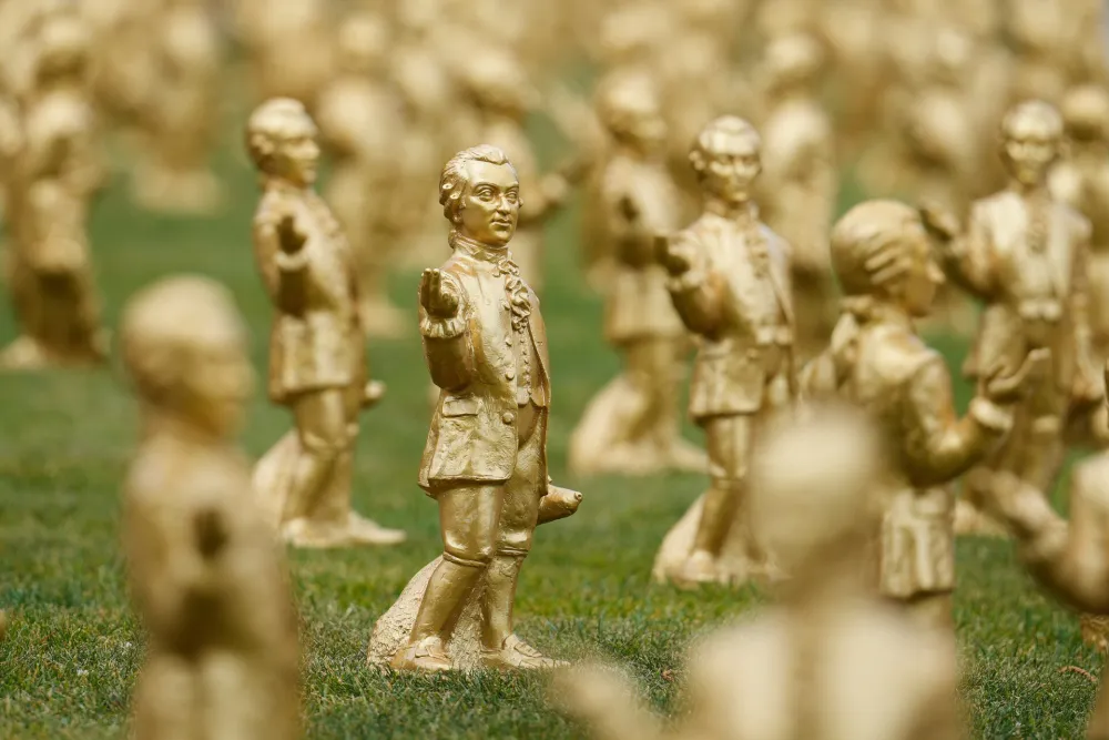 Zlatne statue MOcarta