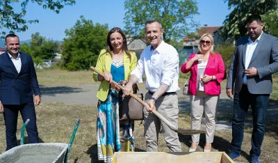 Novo dvori&scaron;te nik&scaron;ićke gimnazije 