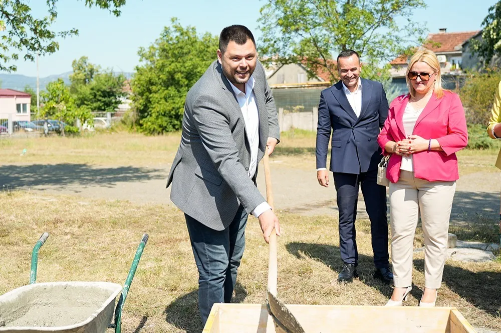 Novo dvori&scaron;te nik&scaron;ićke gimnazije 