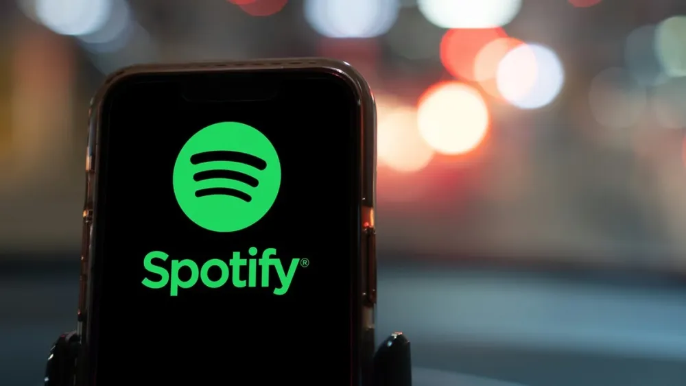 Spotify počinje da označava AI izvođače i uklanja ih iz preporuka