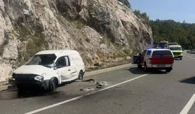 Vozilo udarilo u stijenu na Obzovici, povrijeđena jedna osoba