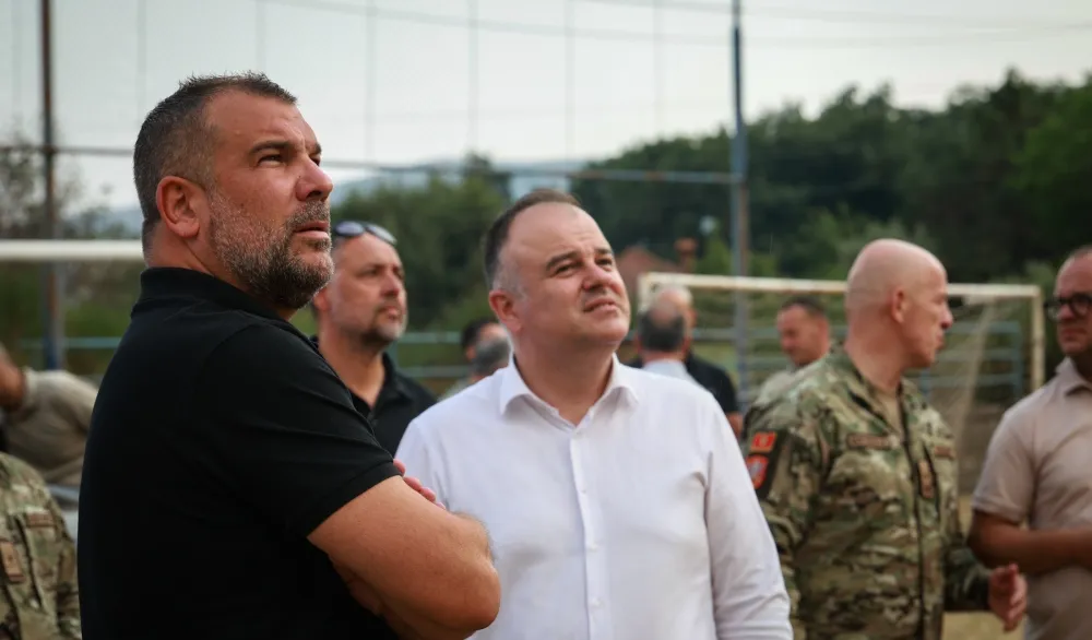 Krapović i Vuksanović obi&scaron;li vojnike koji gase požare: VCG ostaje pouzdan oslonac građanima i institucijama